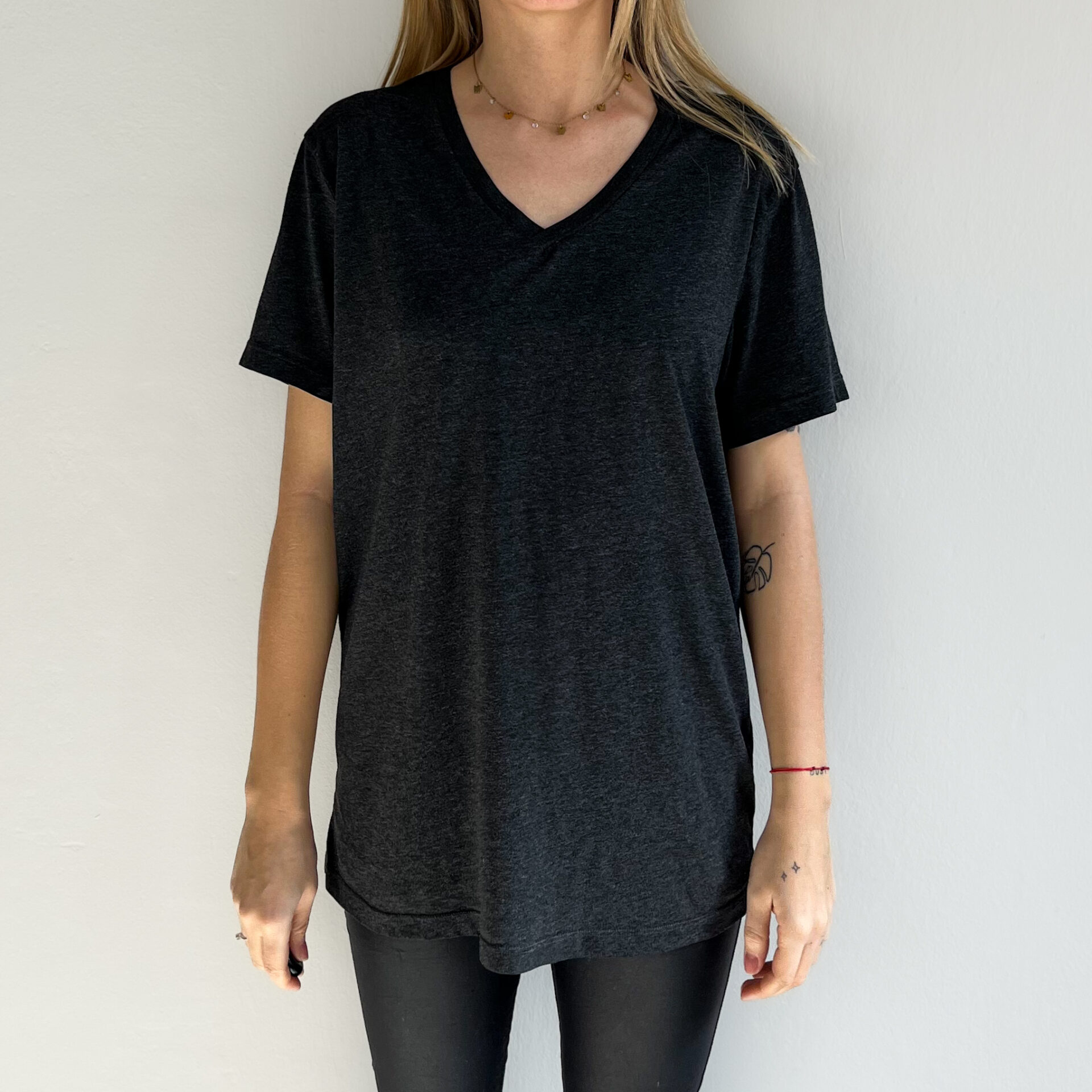 Szary t-shirt w serek Samsoe Samsoe rozmiar L