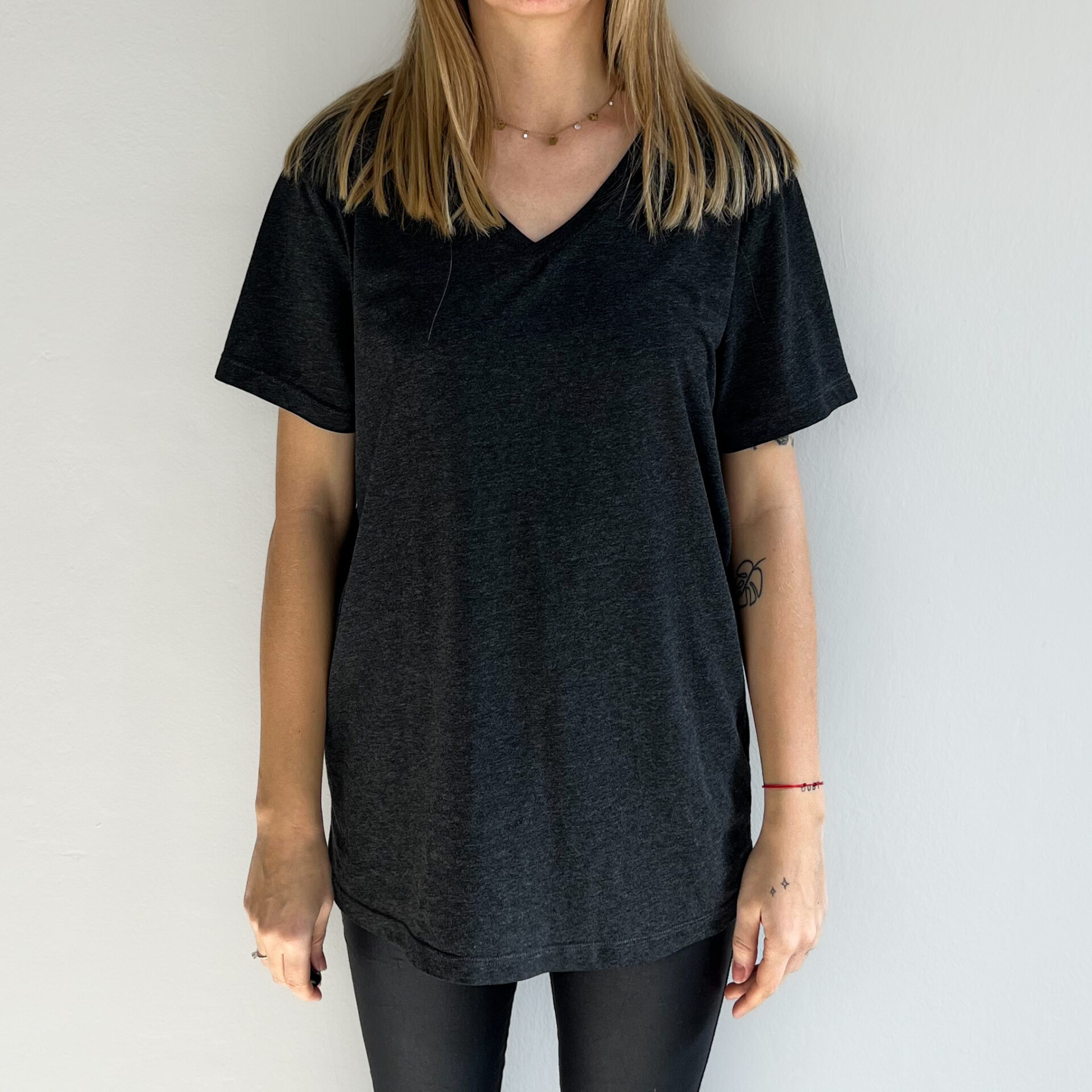 Szary t-shirt w serek Samsoe Samsoe rozmiar L