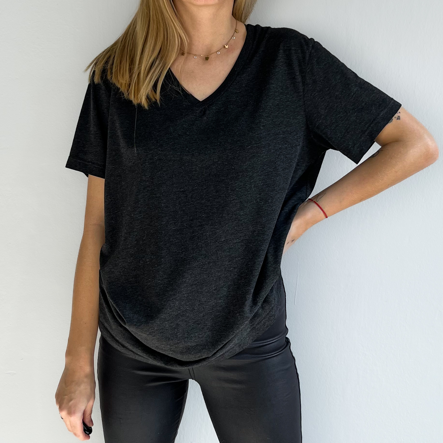 Szary t-shirt w serek Samsoe Samsoe rozmiar L